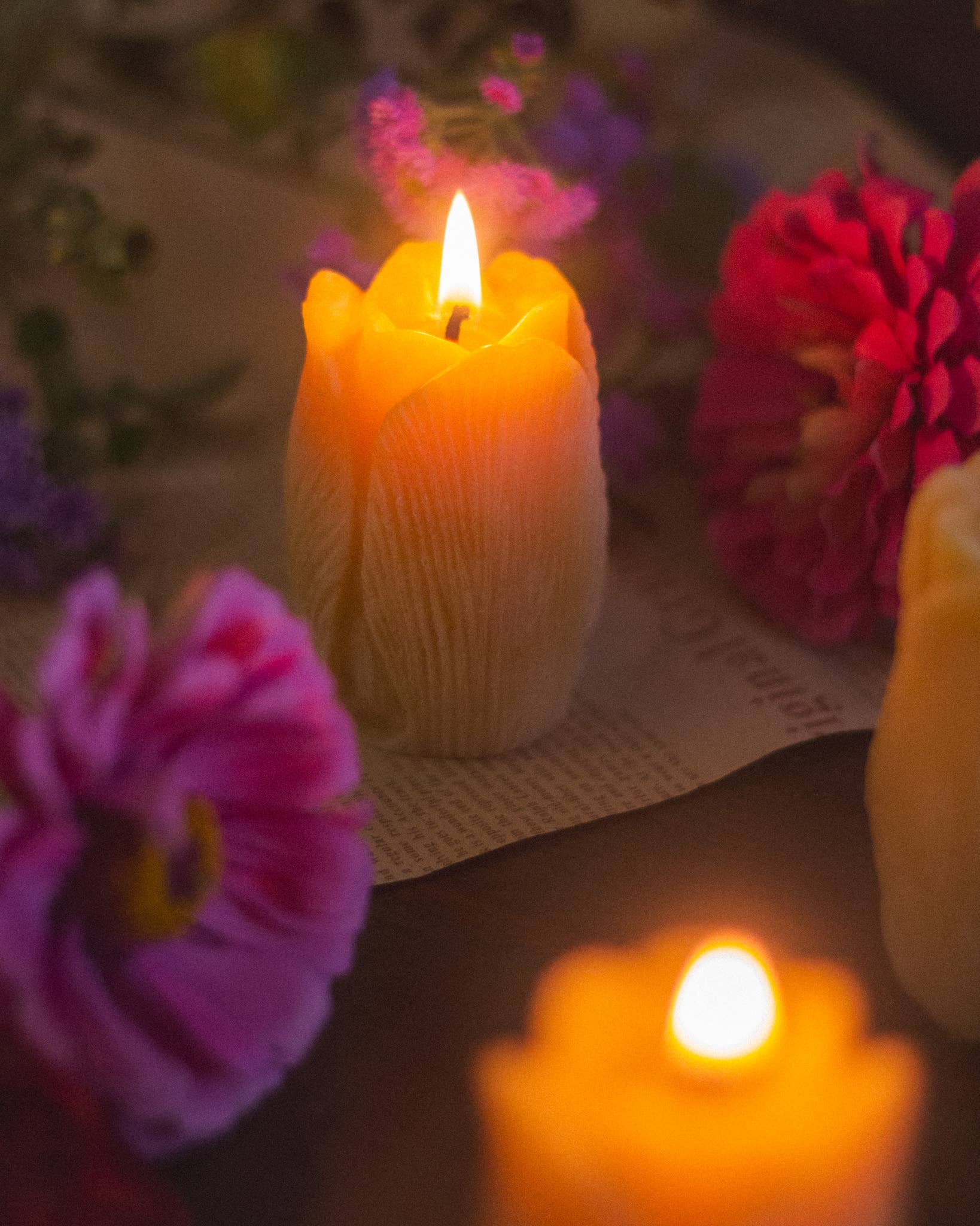 The Ramblin' Bee - Wholesale Novelty Candle - Tulip Shaped Beeswax Candle4