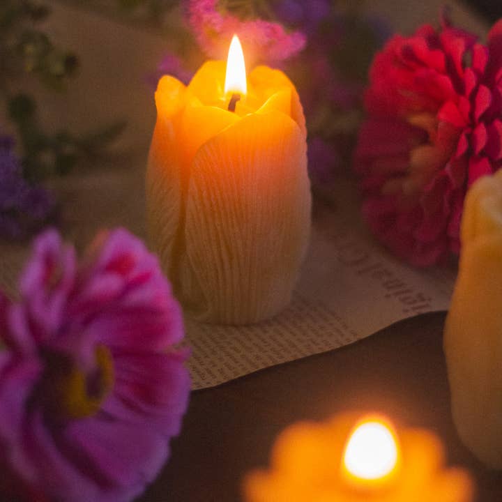 The Ramblin' Bee - Wholesale Novelty Candle - Tulip Shaped Beeswax Candle4