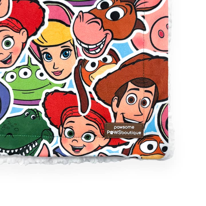 Pawsome Paws – Engroshandel Tæppe til kæledyr - Hund – Disney© hundetæppe - Toy Story venner1