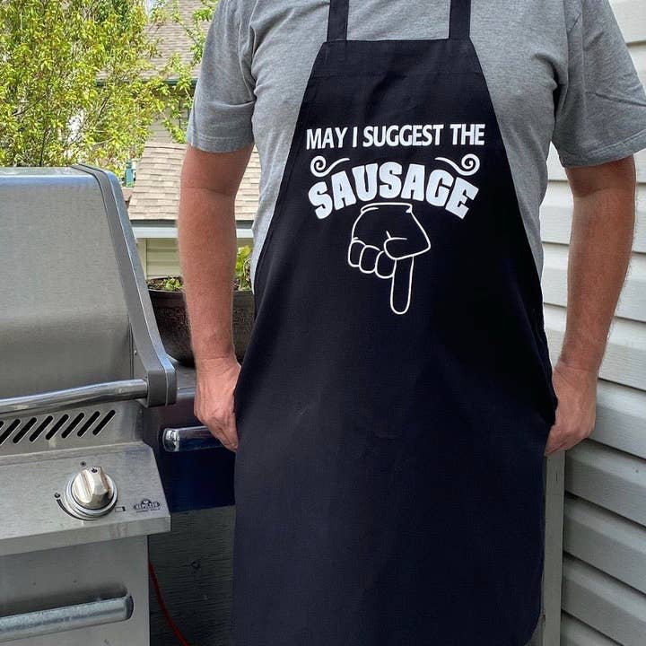 Posso sugerir o avental de salsicha? por atacado de What She Said Creatives