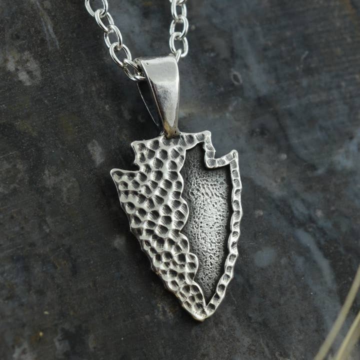 Ciondolo a forma di freccia in argento sterling per la vendita all'ingrosso da parte di Jewelry by DeCory