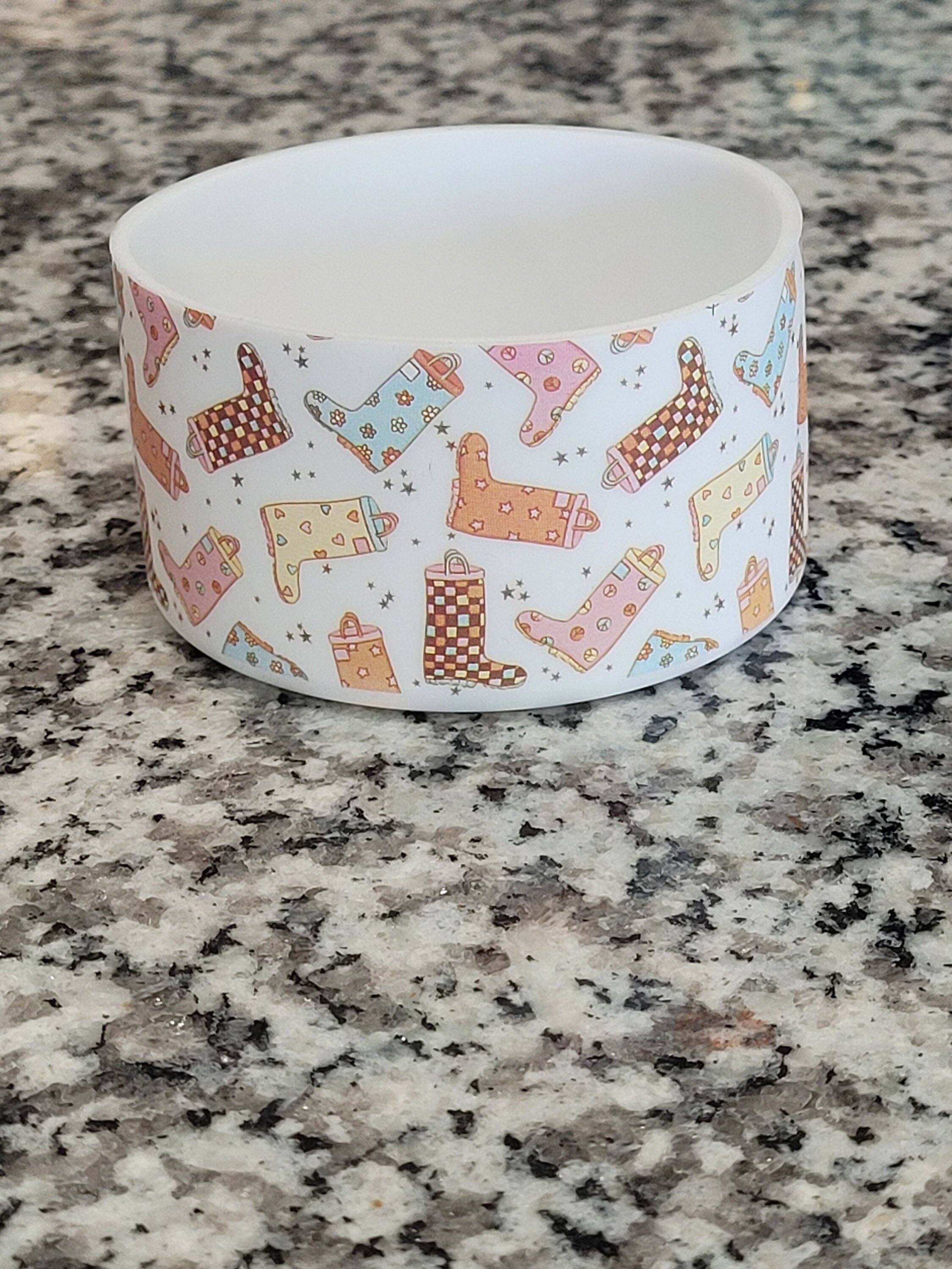 TheSaltyChic - Vente Housses de boisson - Manchon pare-chocs en silicone RainyDaysnSpring pour gobelets0