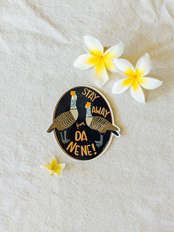 Hold dig væk fra da Nene Sticker for engroshandel hos Left Right Design