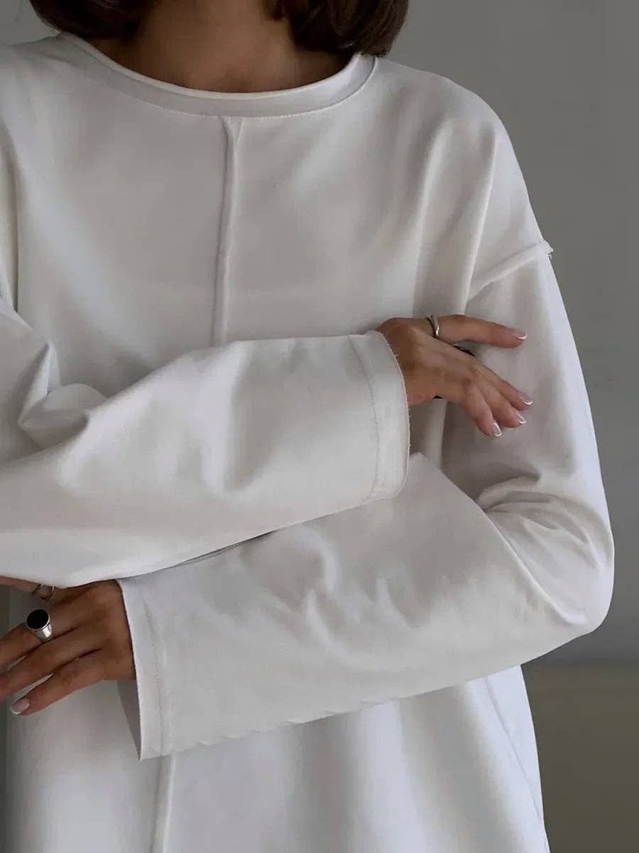 Suhkasana – wholesale T-shirt (utan tryck) – Dam – Avslappnad löst sittande bomullströja med långa ärmar och slitna detaljer.6