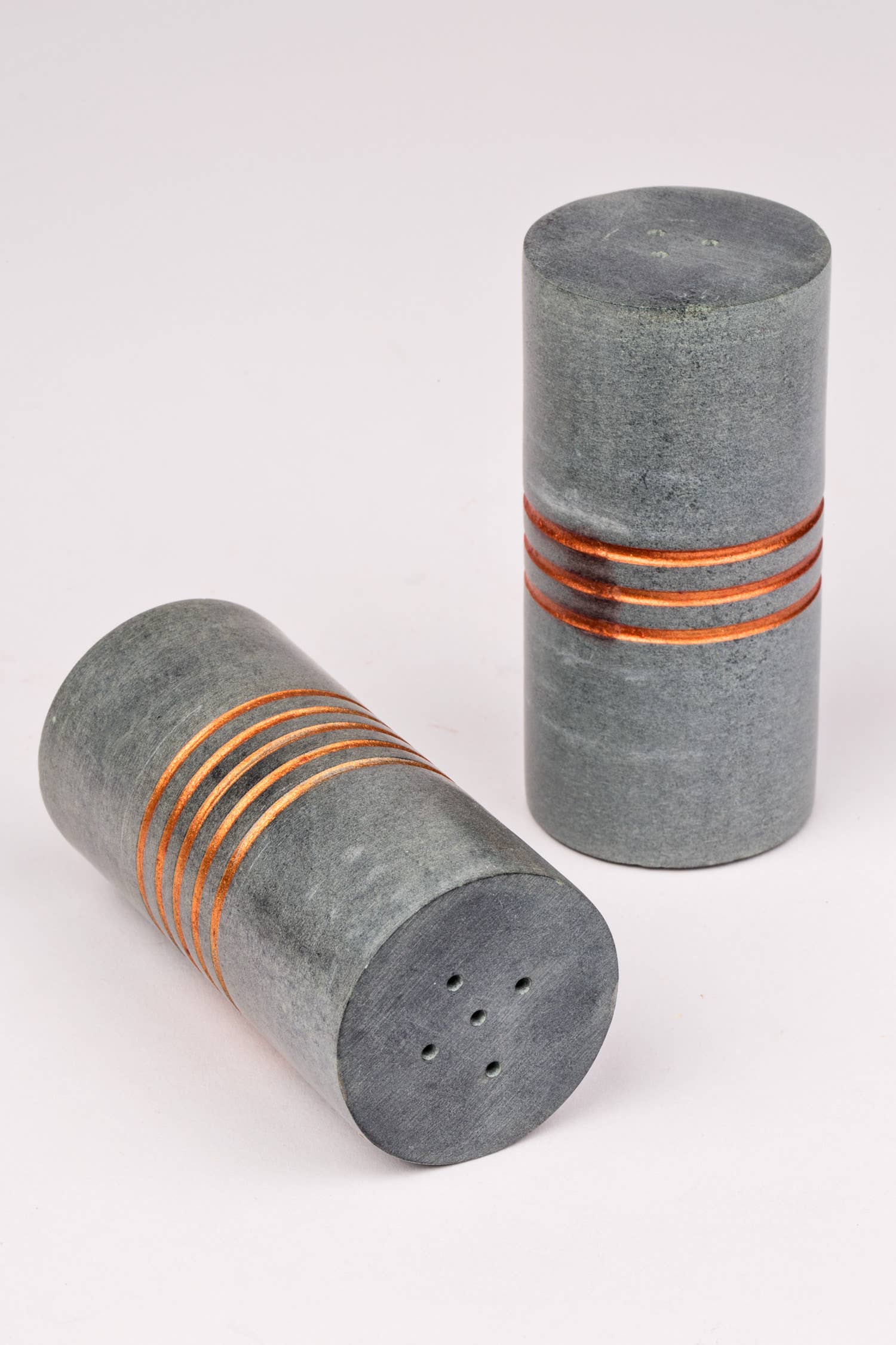 Ten Thousand Villages - Vente Ensembles salière et poivrière - Salières et poivrières1