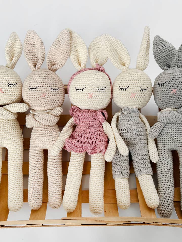 Boneca Coelhinho de Crochê Sonolento por atacado de OLIVE & CRADLE