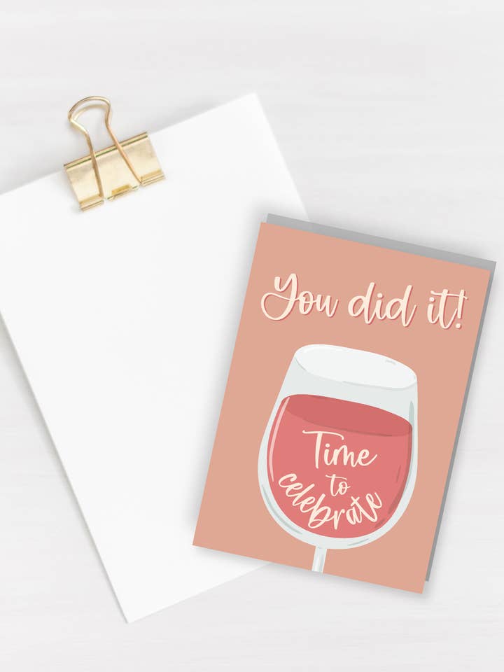 Tu l'as fait, c'est l'heure de fêter ça ! Carte pour la vente par Três Paper Co
