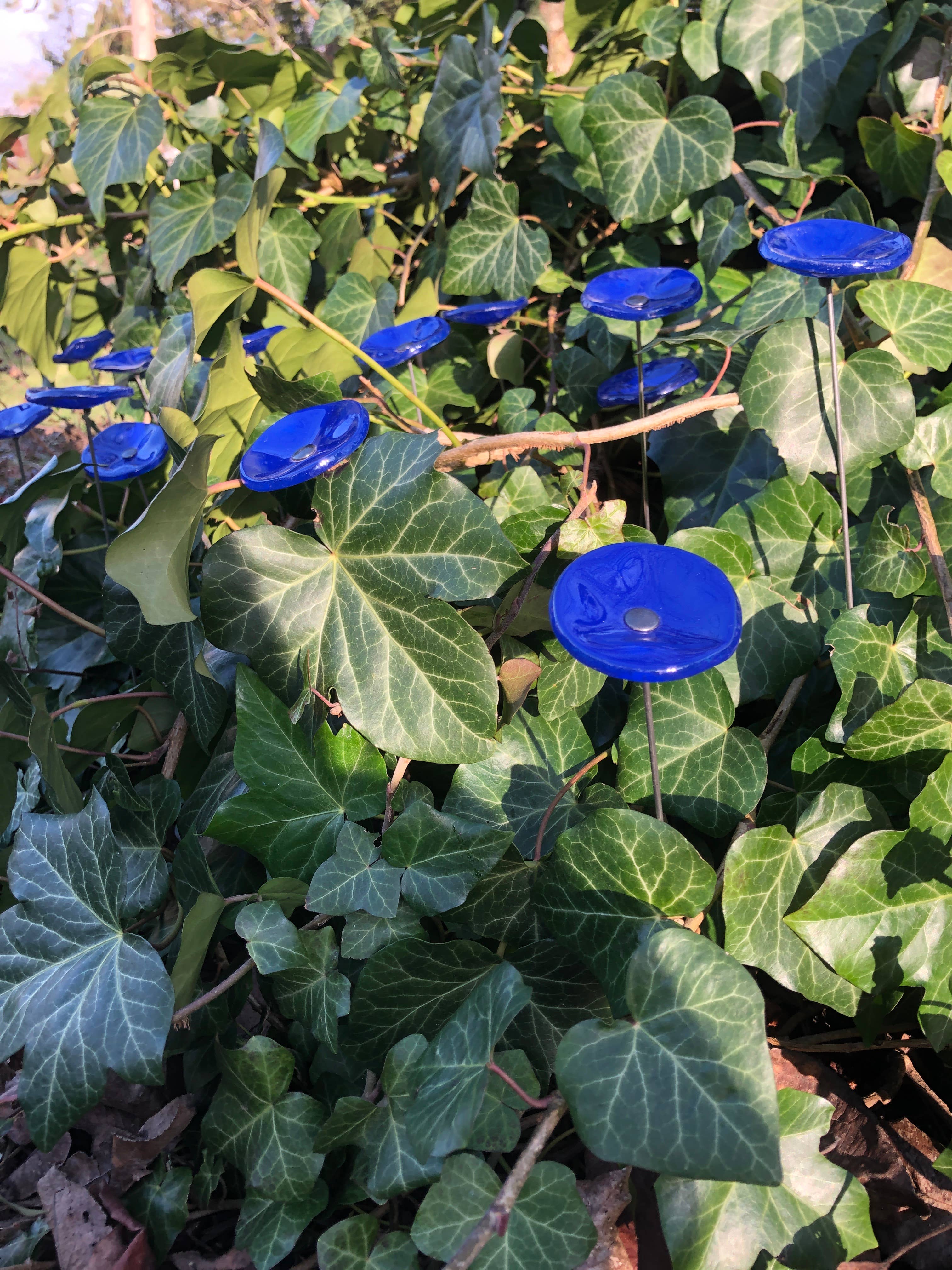 CARNEOL GLASS - Wholesale Garden/Lawn Stake - Small Glass Flower For Outside In L.Blue14