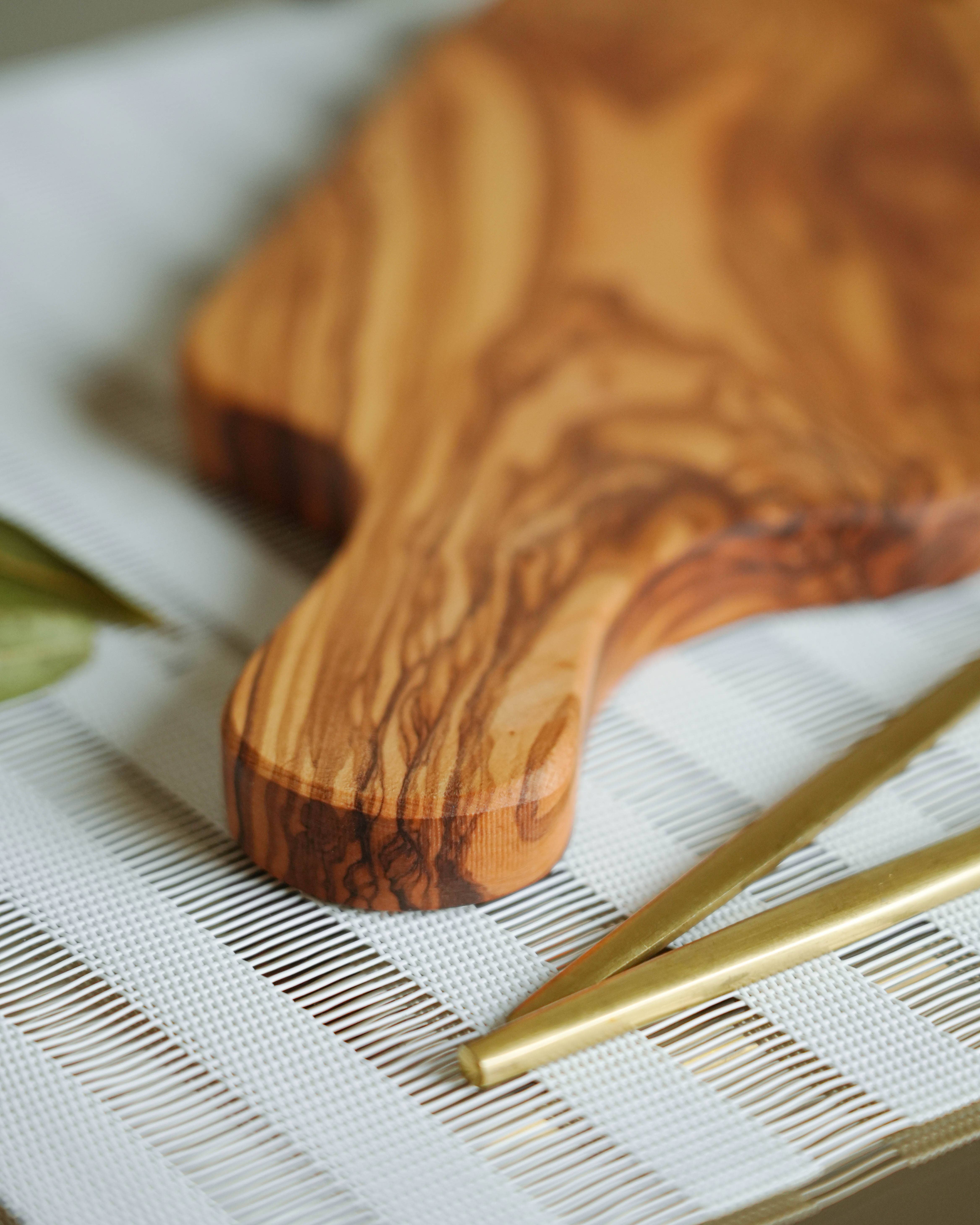 Handcrafted Olivewood - Wholesale Cutting Board - Cutting Board with Handle2
