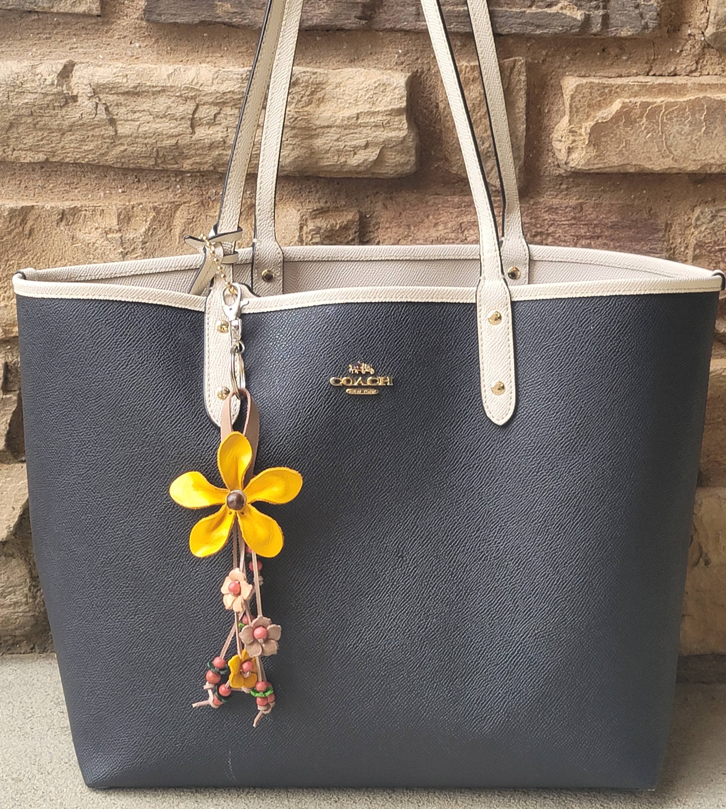 Sunflower Handmade leather inc - Vendita all'ingrosso Portachiavi - Donna - Portachiavi a forma di fiore in pelle, portachiavi, ciondolo da borsa5