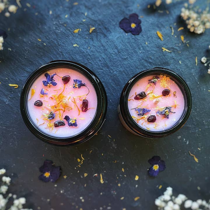 “Beltane” candle Ylang-ylang, jasmine, frankincense and sage, garnet for wholesale by Atelier Oracle