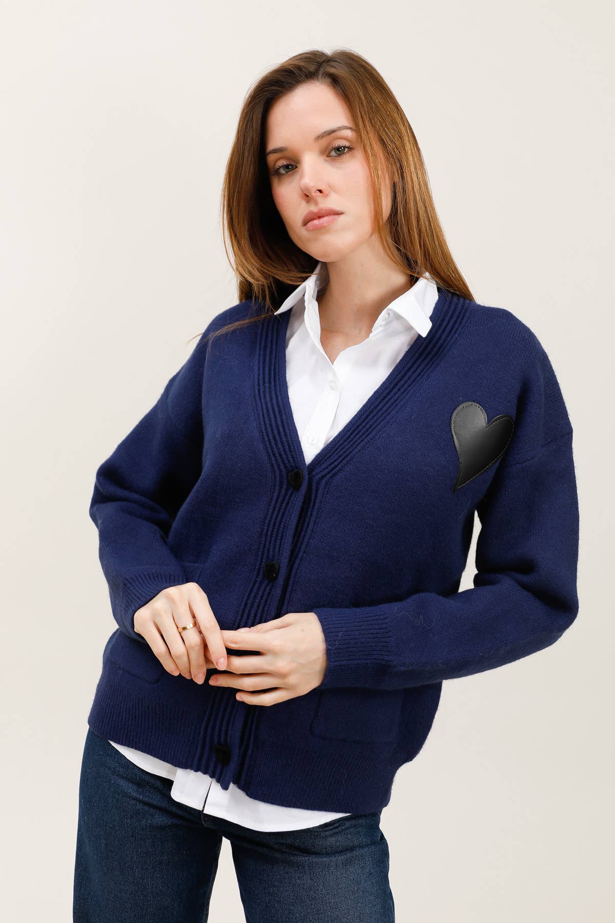 MOOYA - Wholesale Cardigan - Women's - Plain knit cardigan with heart details and buttons - JS0069