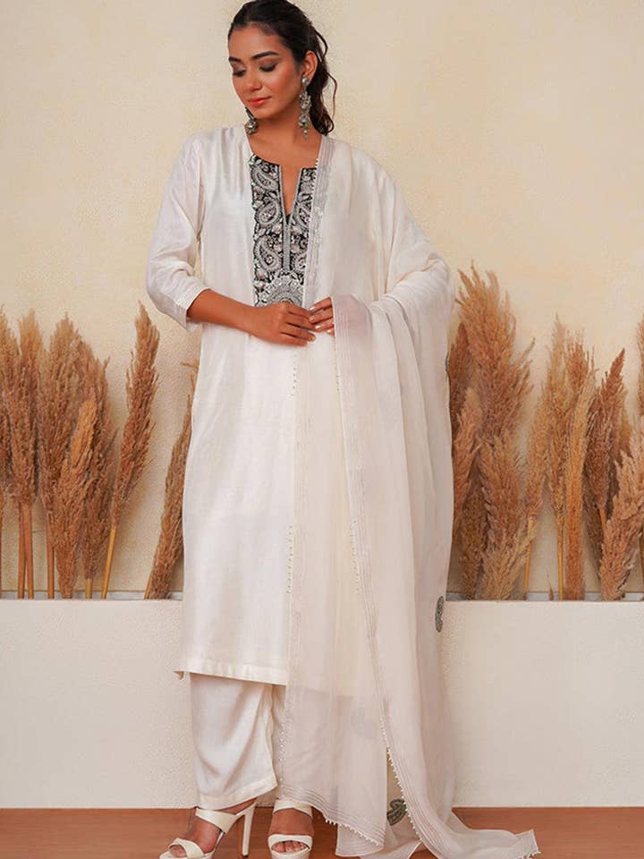 Yunikulondon – wholesale Top & pants set (NOT Loungewear) – Women's – Ivory Flowerette Kurta Set4