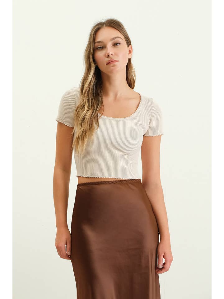 The Workshop Studio - Wholesale Knit Top - Women's - SCALLOP TRIM SHORT SLEEVE SWEATER KNIT TOP