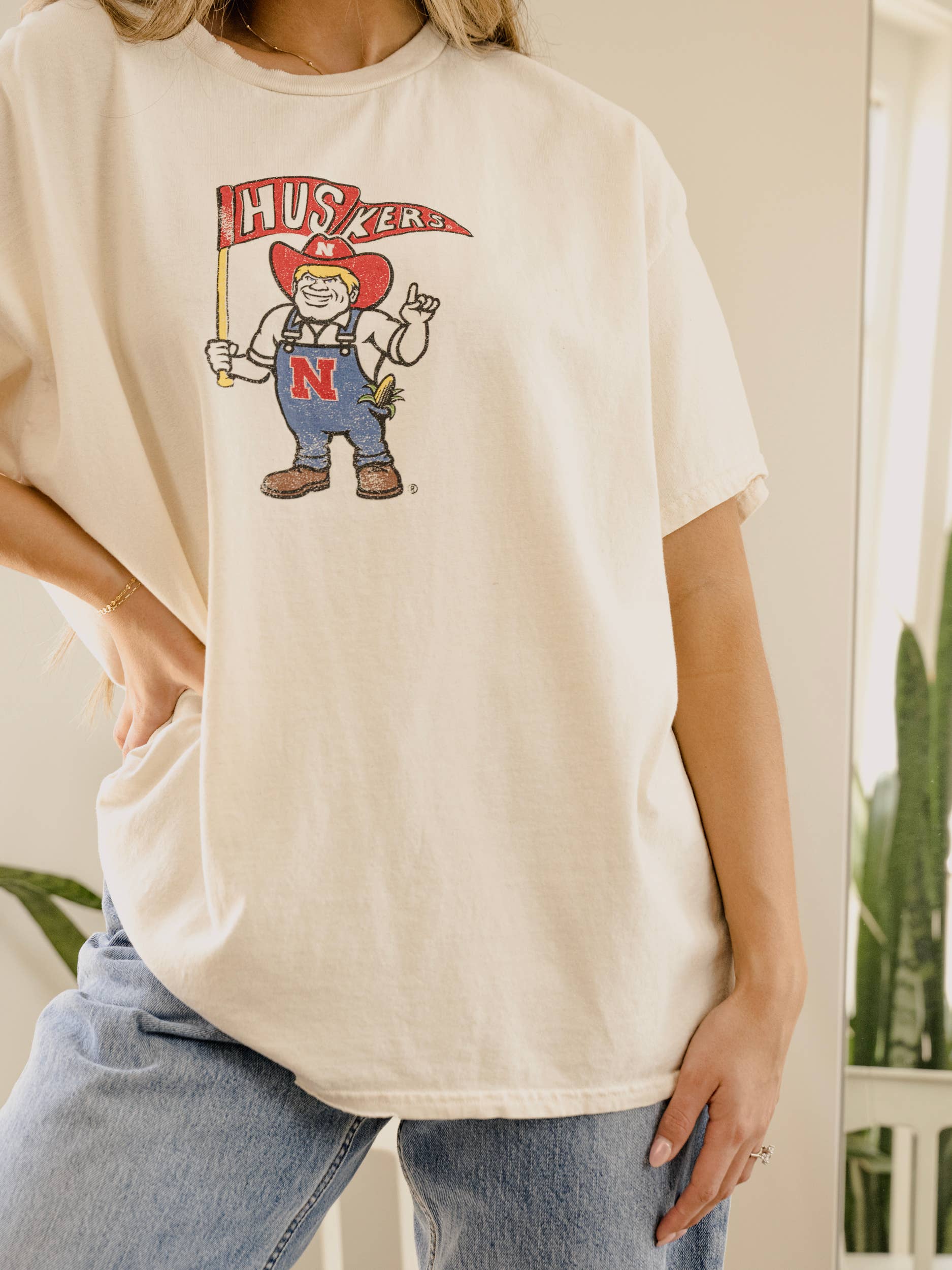 LivyLu - Wholesale Screen Printed T-Shirt - Unisex - Nebraska Huskers Mascot Flag Off White Thrifted Tee2