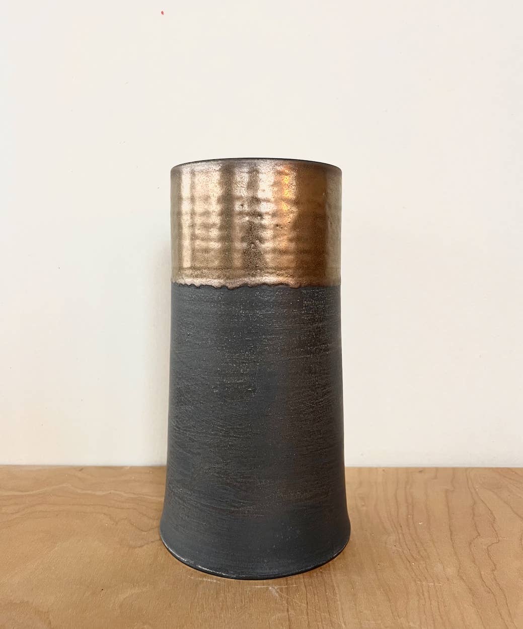 Jessica Wertz Ceramics - Vente Vases - Grand vase noir et doré