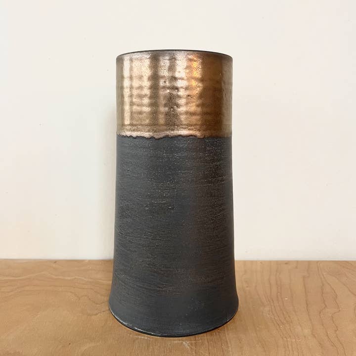 Jessica Wertz Ceramics - Vente Vases - Grand vase noir et doré0