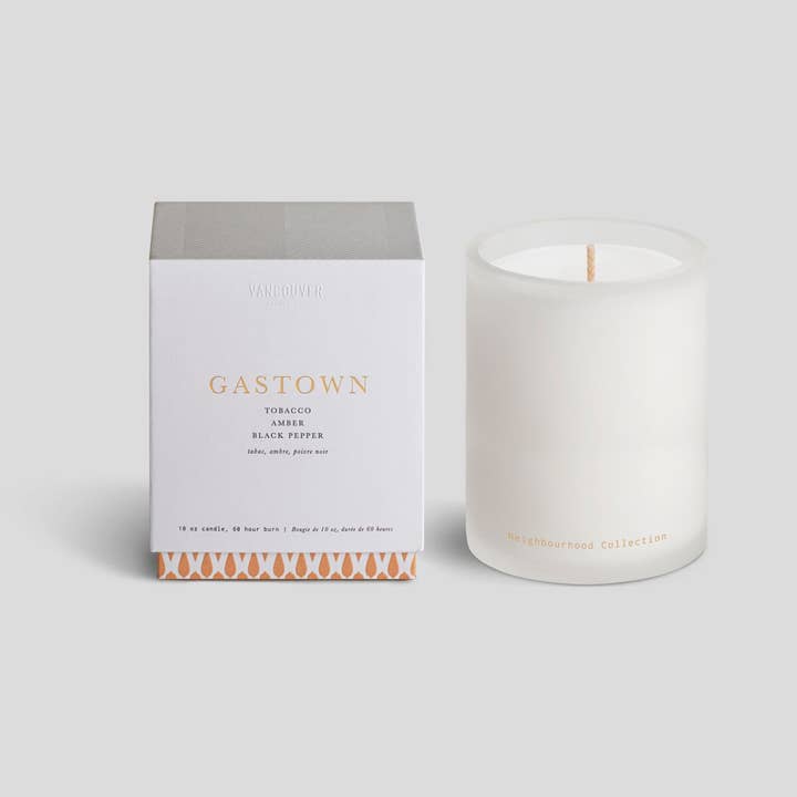 Candela Gastown in scatola da 325 ml. per la vendita all'ingrosso da parte di Vancouver Candle Co.