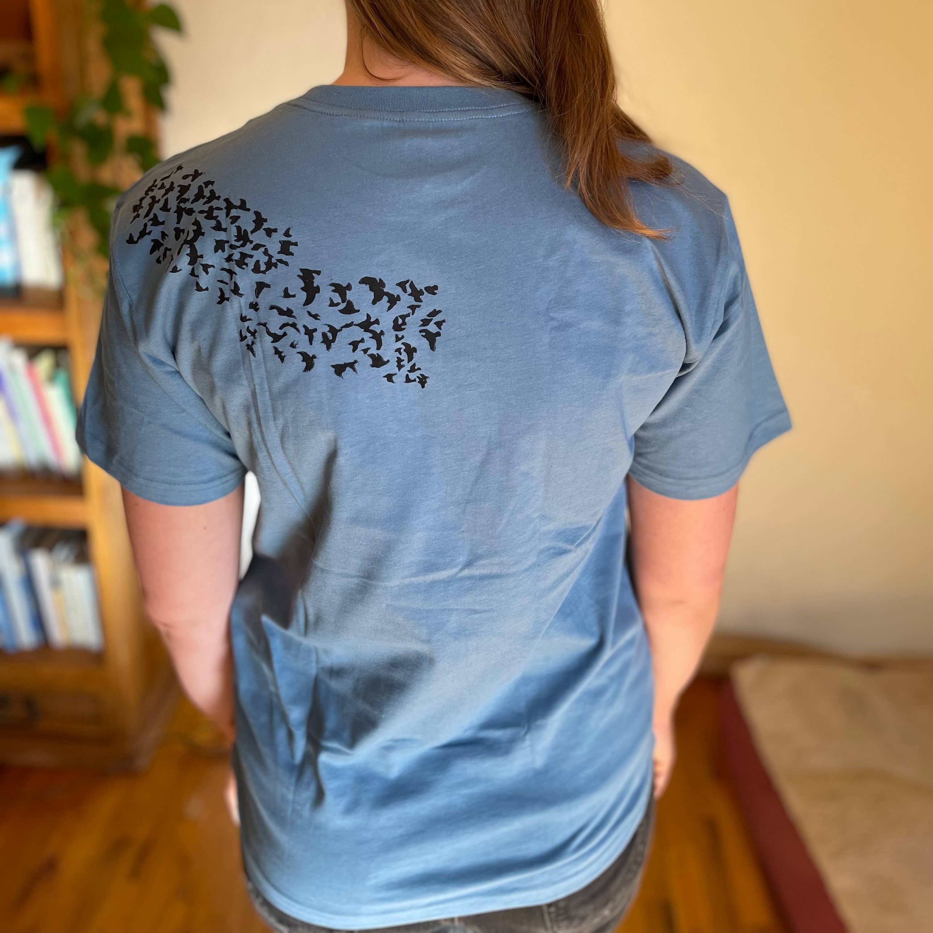 Sarah Drummond Art - Vente Chemise – unisexe - T-shirt imprimé à la main "Blackbirds"3