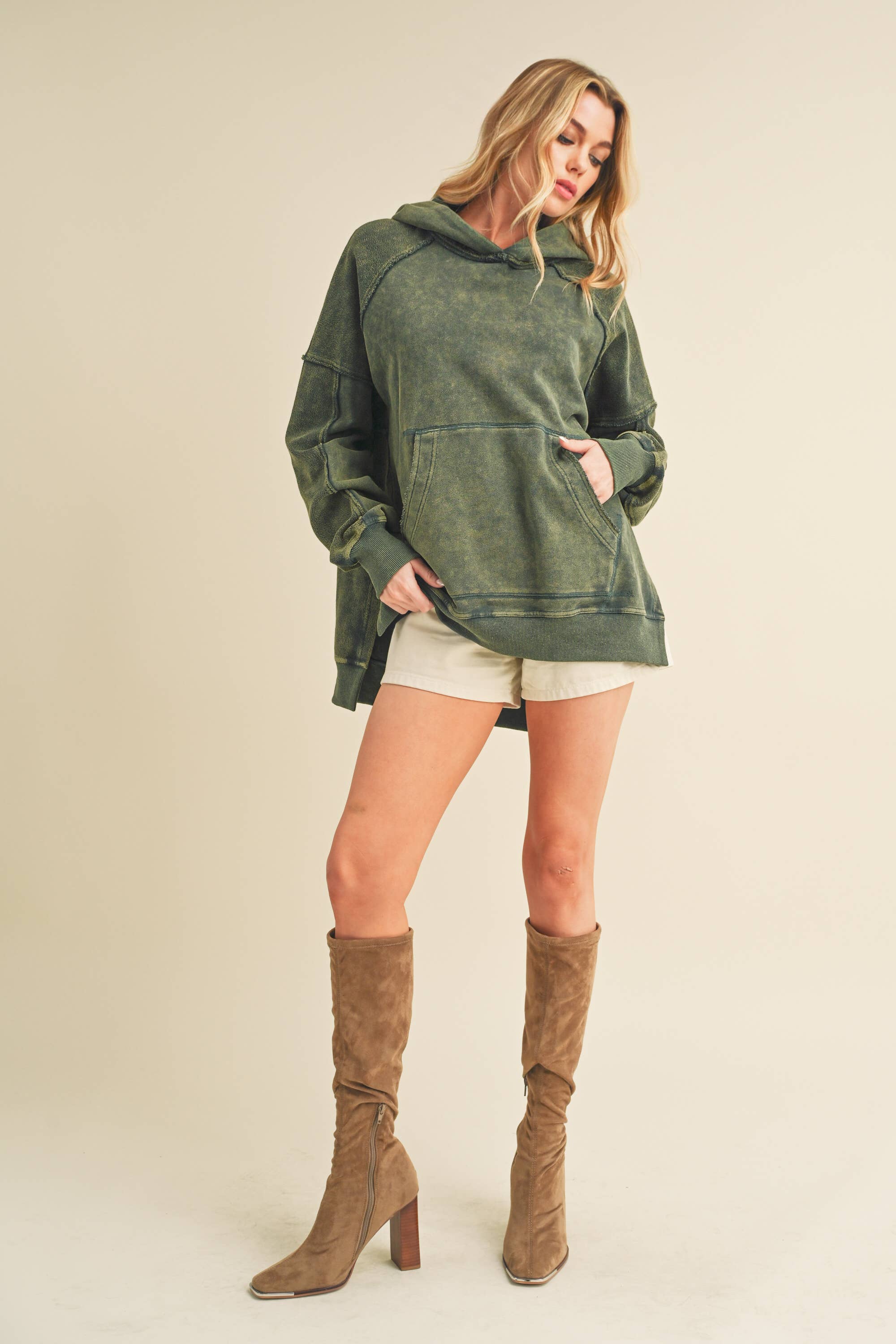 AEMI + CO – wholesale Hoodie – Women's – 966CK Deb Washed Hoodie 542