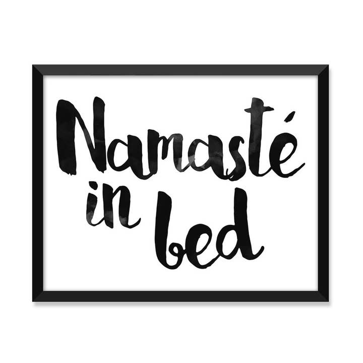 Namaste Im Bett - Ungerahmt Kunstdruck für den Großhandel von Serif