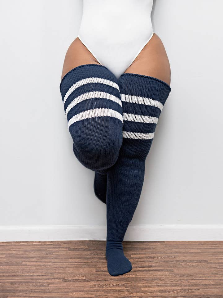 Calzini alti fino alla coscia taglie forti - Righe blu e bianche sbiadite per la vendita all'ingrosso da parte di THUNDA THIGHS