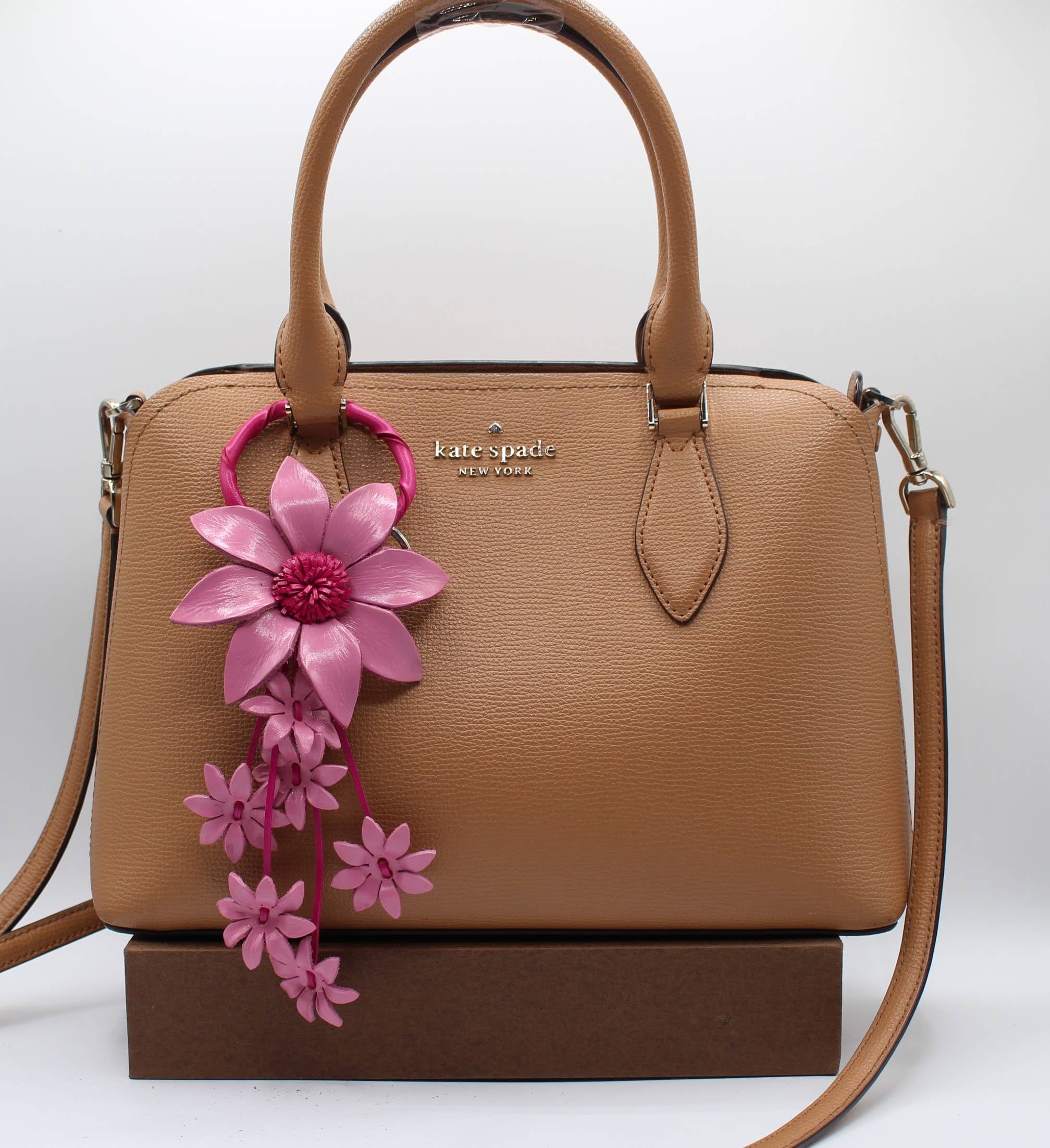 Sunflower Handmade leather inc - Wholesale Keychain - Women's - kc006 leather daisy flower keychain bag charm2