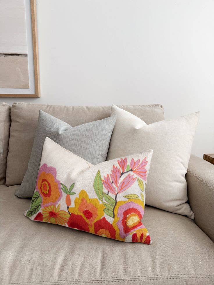 GAURI KOHLI – Engroshandel Pyntepude – Sidari broderet pudevår til lændepude – 16″×24″3