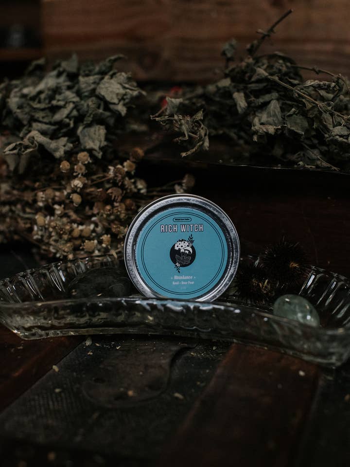 Lata de Viagem Bruxa Rica | Manjericão & Pera Bosc por atacado de Midnight Raven Studios