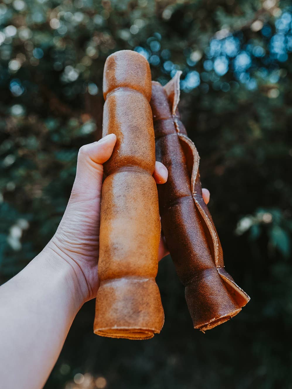 Litto Howler - Wholesale Pet Treats - Dog - Grass-Fed Beef Rawhide Roll | 8 Inches1