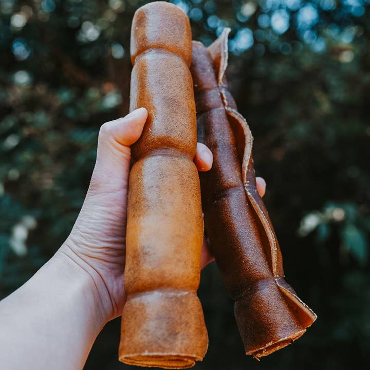 Litto Howler - Wholesale Pet Treats - Dog - Grass-Fed Beef Rawhide Roll | 8 Inches1