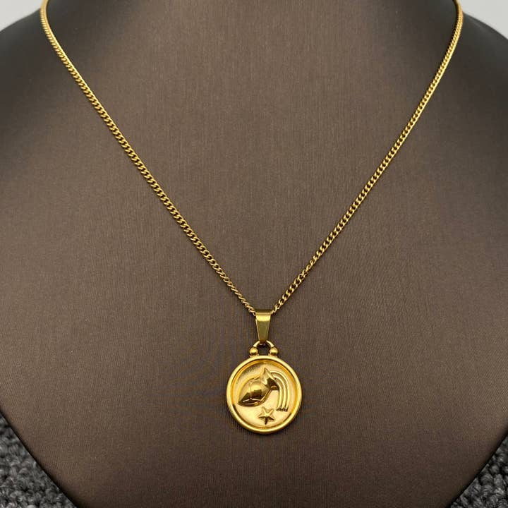 Mio Queena – Engroshandel Halskæde med vedhæng – Zodiac 12 stjernetegn halskæde i 18K guldbelagt rustfrit stål - Mio Queena7