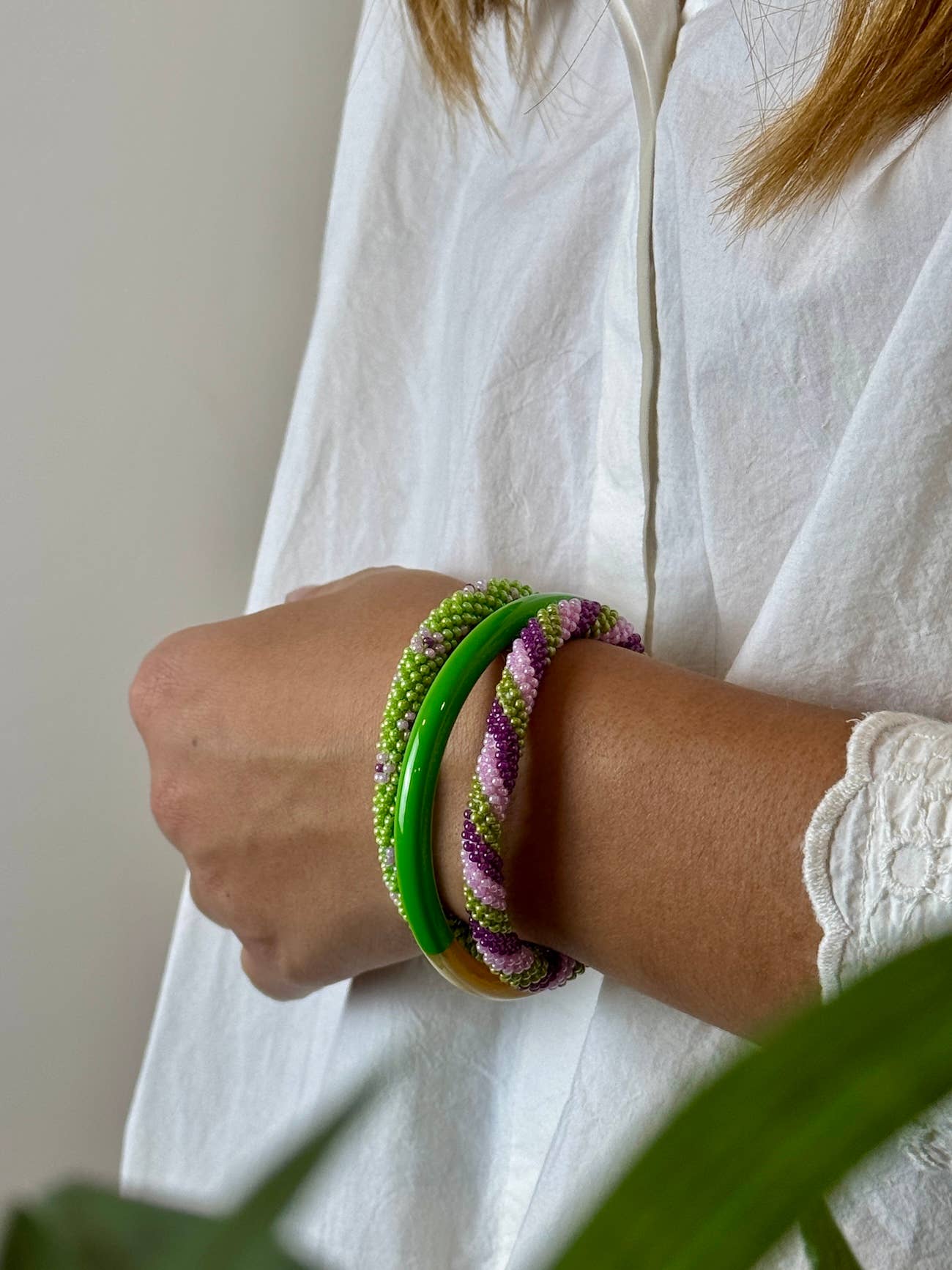 MAISON KIZO – wholesale Pärlarmband – Nepalesiskt armband med handvirkade glaspärlor1