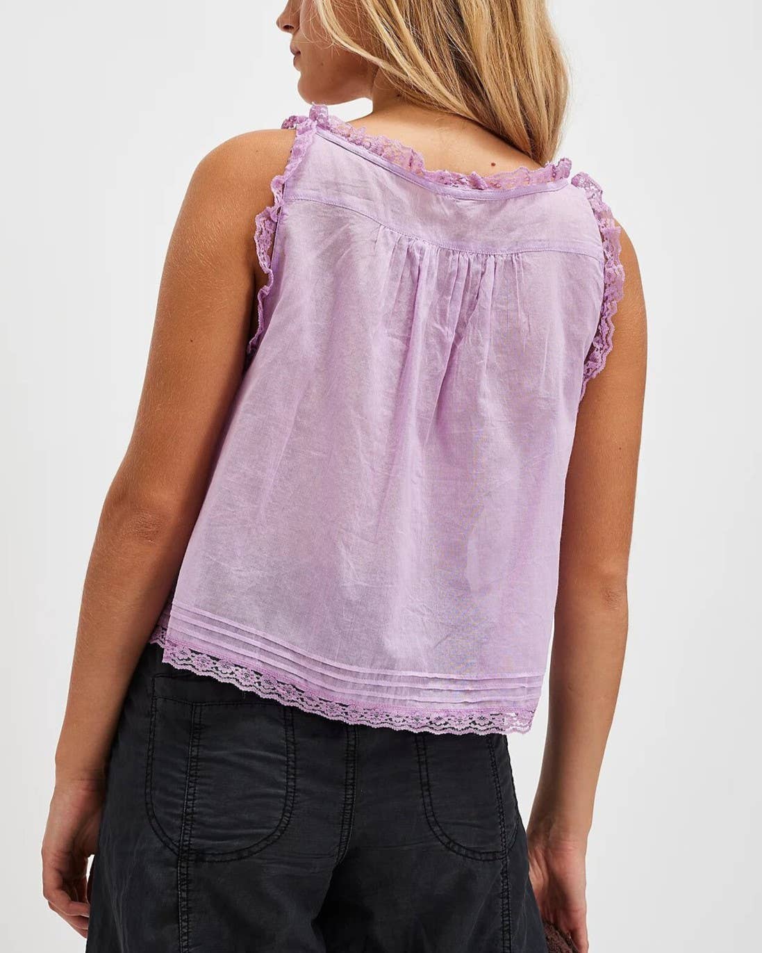 Rosa Clothing - Wholesale Tank Top - Women's - Y2K Sexy Lace Patchwork Buttons Camisole24