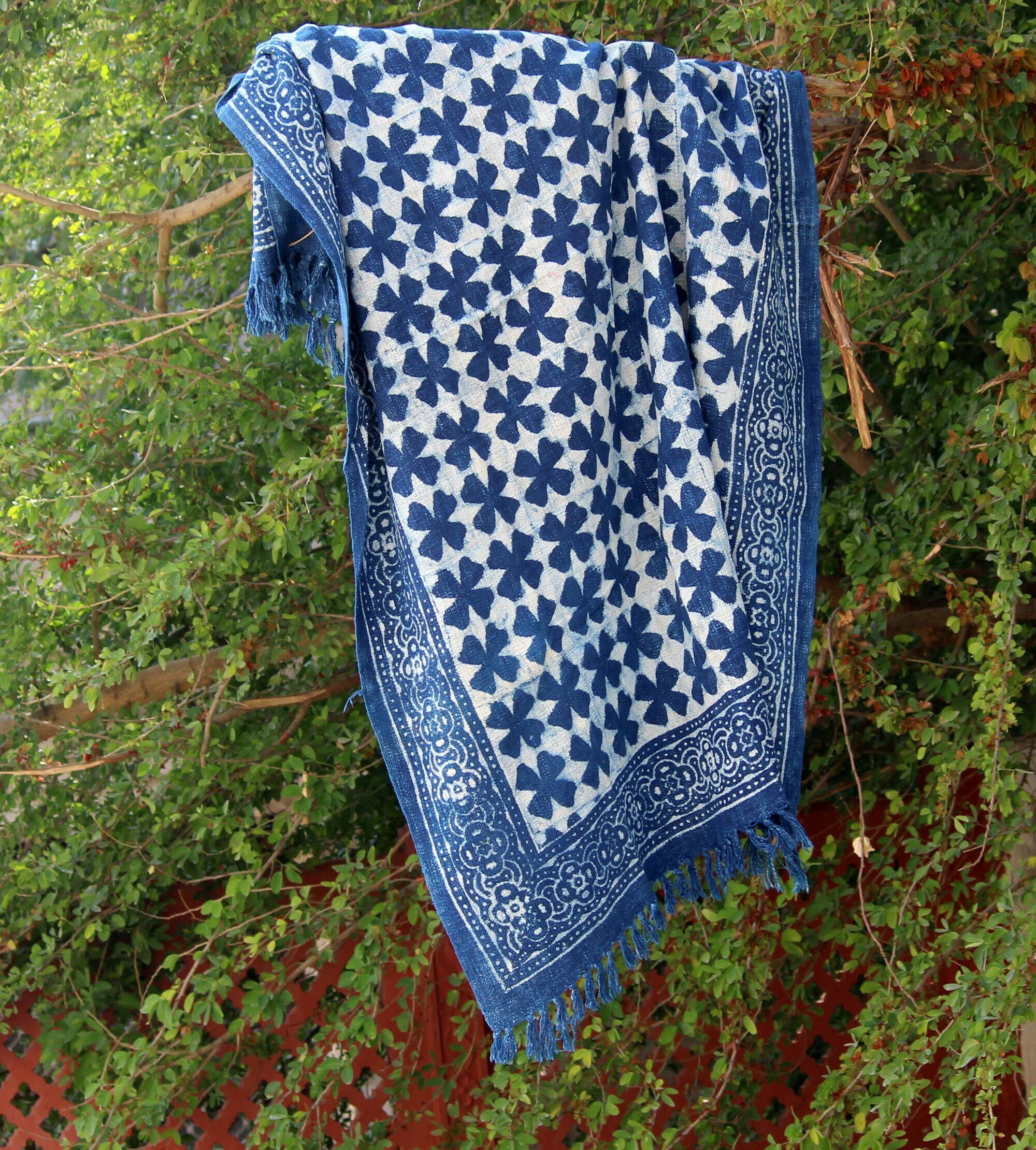 Bhawana Handicrafts - Vendita all'ingrosso Plaid - Copriletto per divano fatto a mano in tessuto color fango indaco con nappine0