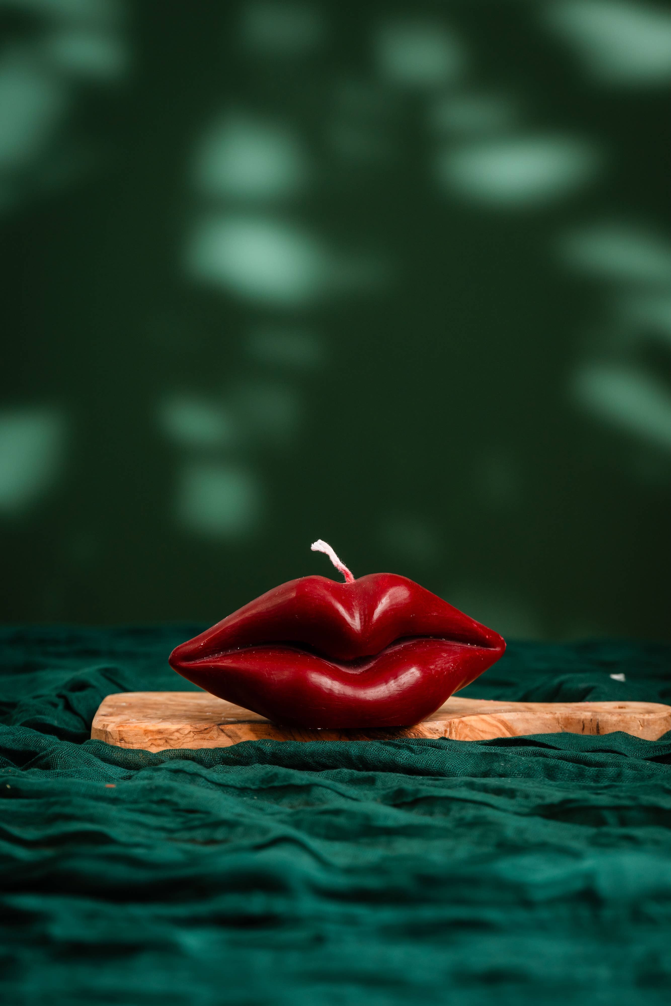 Allure CA - Wholesale Novelty Candle - Kissable Glow: Luxurious Lip-shaped Candle