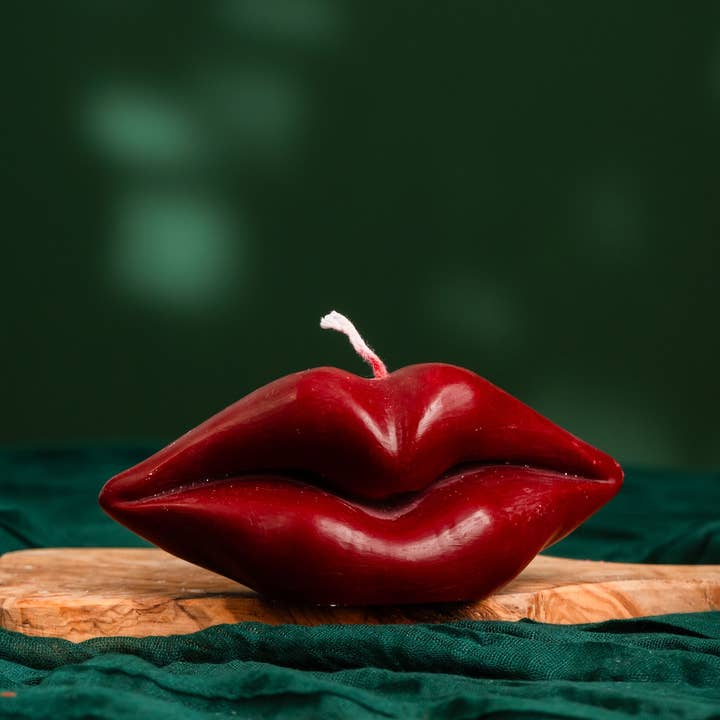 Allure CA - Wholesale Novelty Candle - Kissable Glow: Luxurious Lip-shaped Candle0