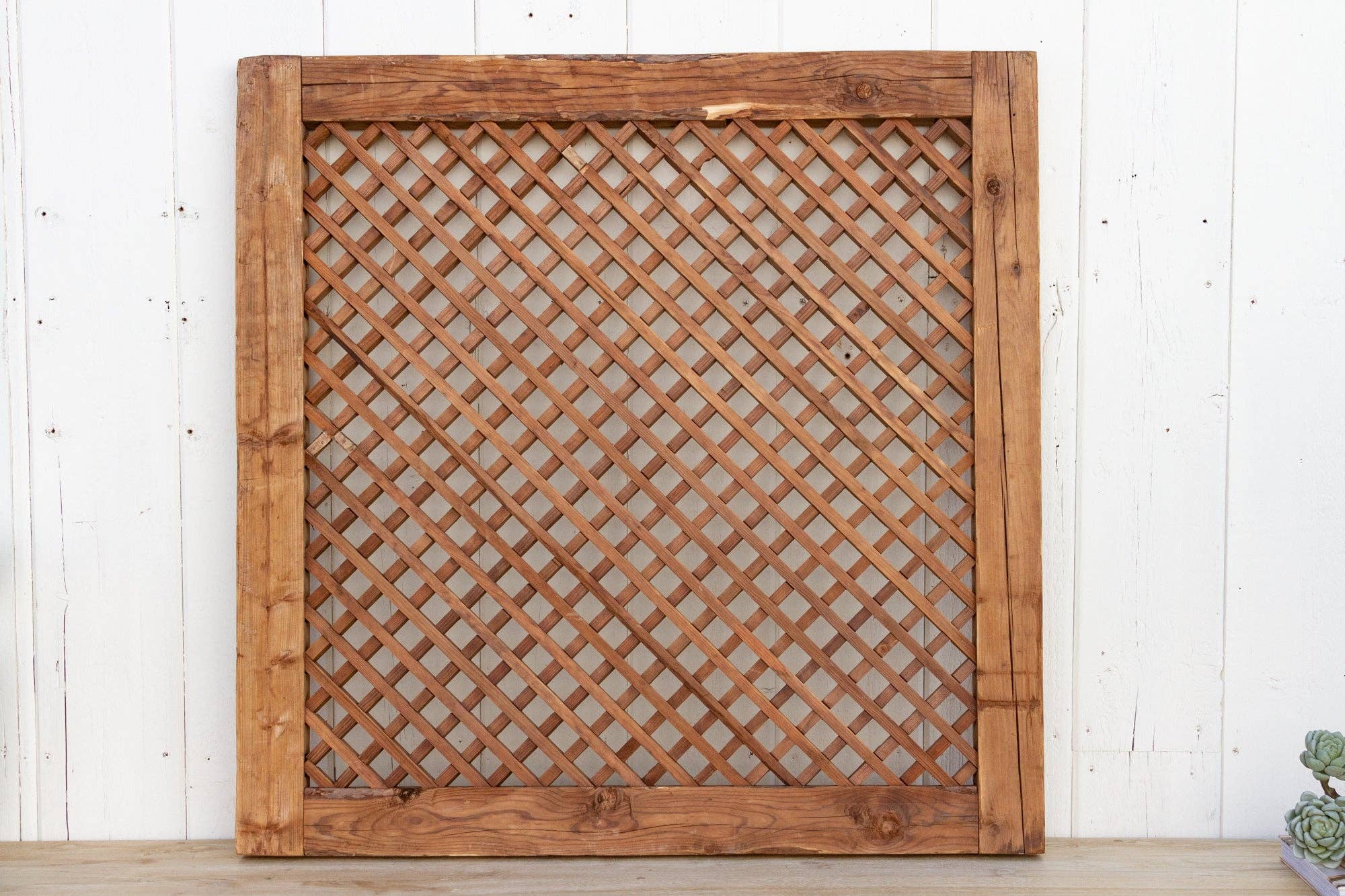 De-cor - Venta al por mayor Papel pintado 3D - Gran ventana de celosía antigua de granja1