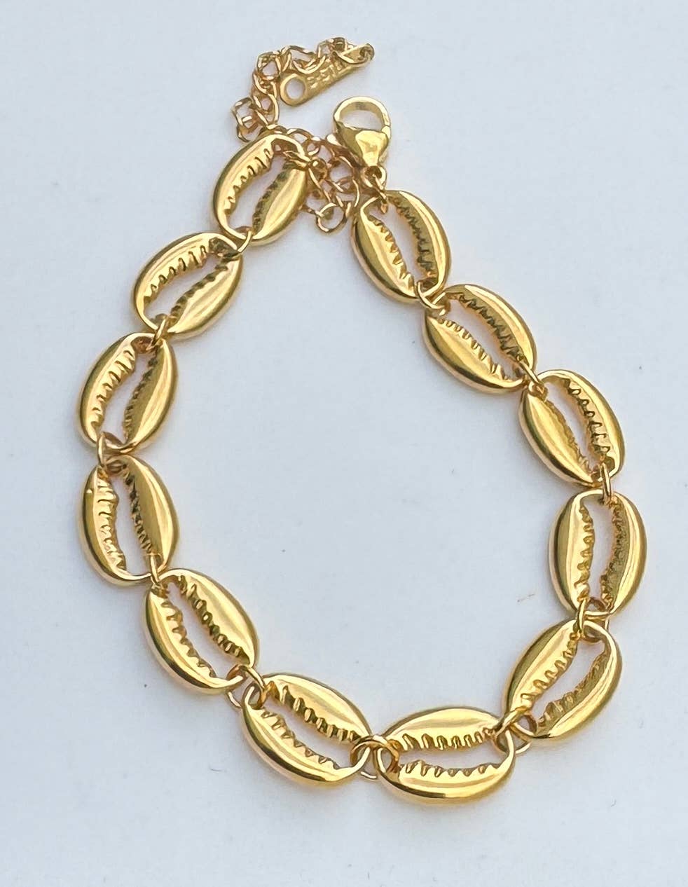 The Curator - Venta al por mayor Pulseras de cadenas y eslabones - Pulsera de Conchas Caurea Doradas Enlazadas0