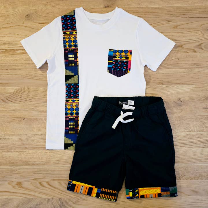 Ensemble T-shirt et short en coton avec détail imprimé africain. pour la vente par Mashona Collections