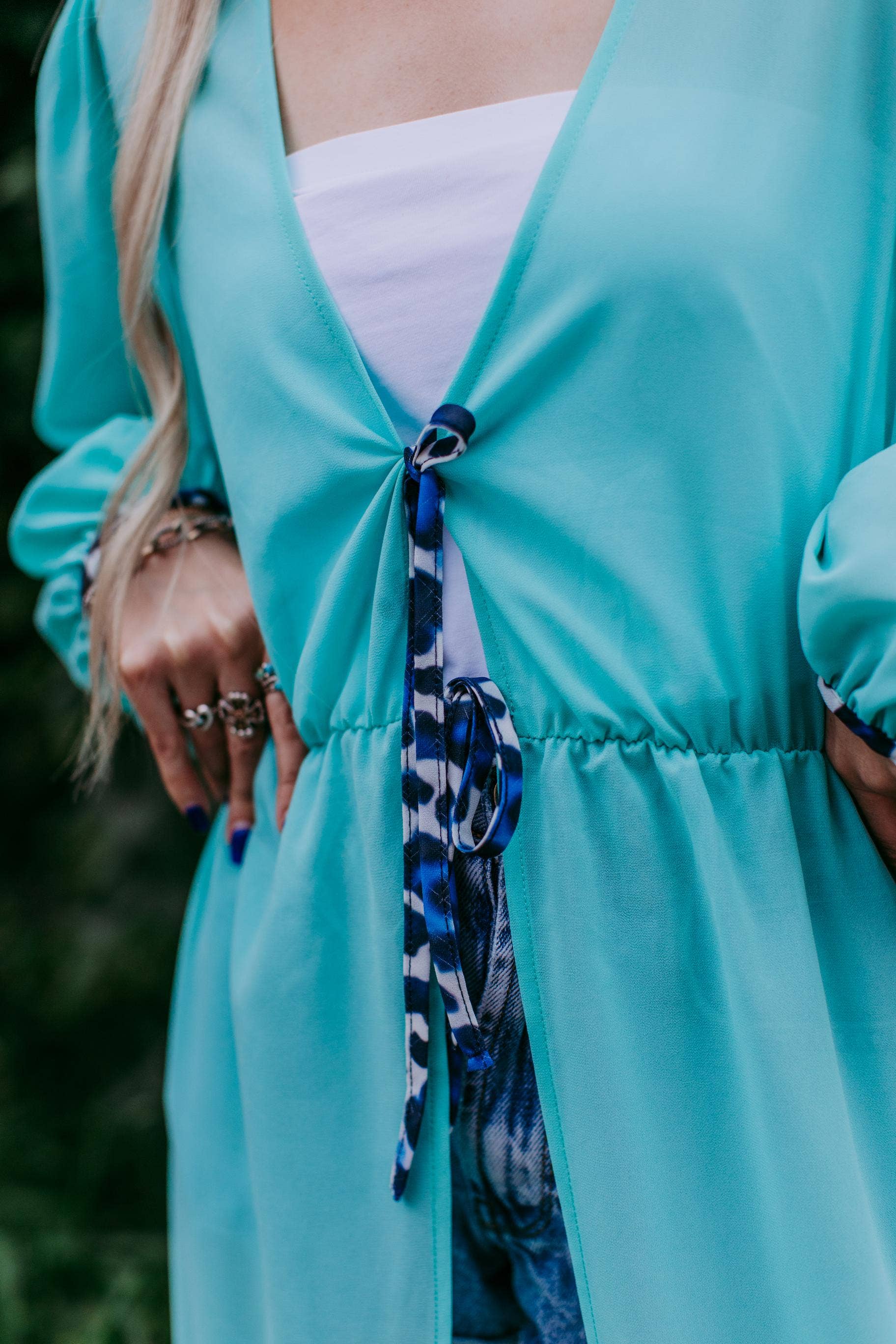 Turquoise Kimono en mousseline turquoise MK356 avec motif léopard en vente sur Faire2