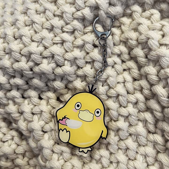 DUCKY MED KNIV AKRYL NØGLERING for engroshandel hos Usagi x Usagi, LLC