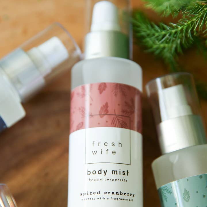 The Fresh Wife Soap Company – wholesale Ansikts- och kroppsspray – Kryddad Tranbär Kroppsspray1