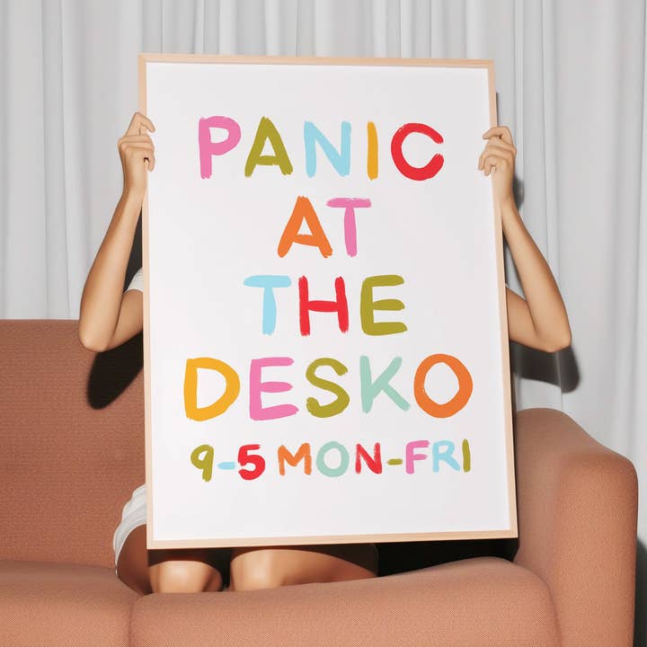 Panic At The Desko Imprimé pour la vente par Pink Giraffe Print Co