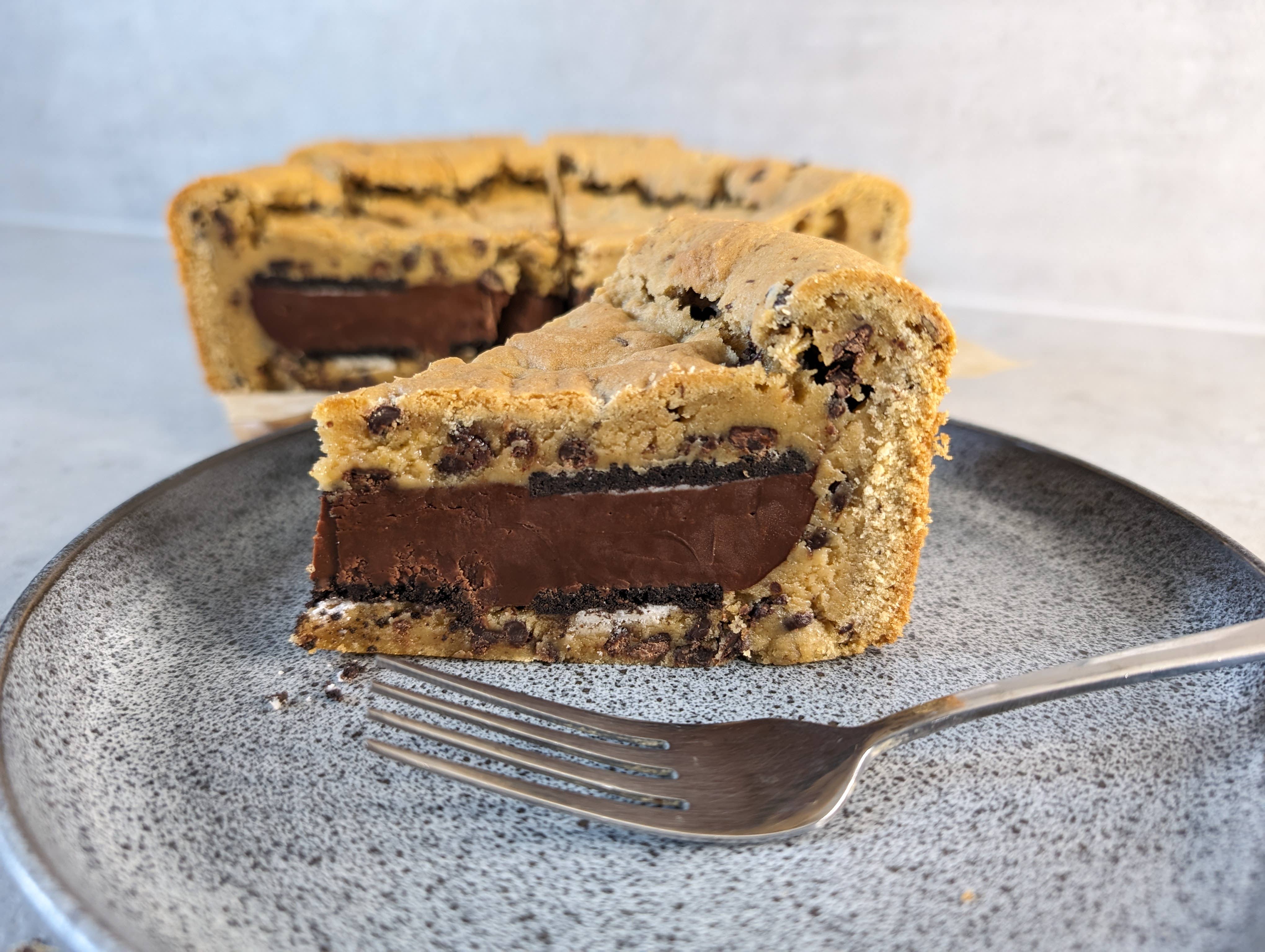 Untainted Tastes – wholesale Biscuit – Luxury Filled Cookie Pie (Chocolate Flavour)