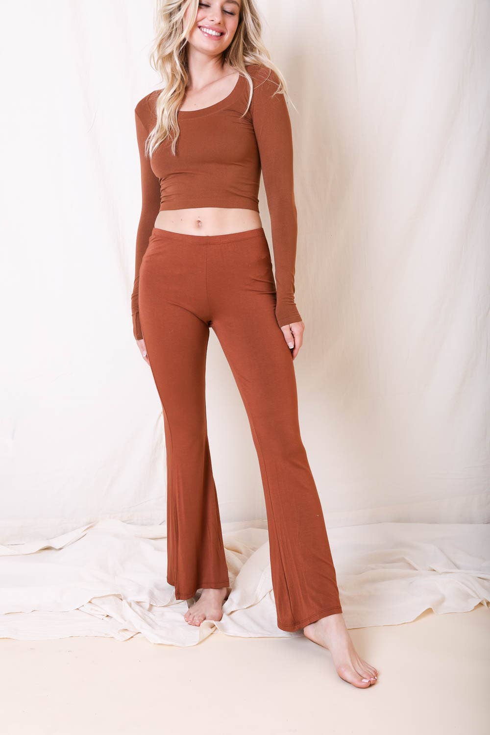 Leto Accessories – wholesale Byxor - Dam – Koppar utsvängda loungebyxor 🌞 Mjuka, stretchiga och med hög midja3