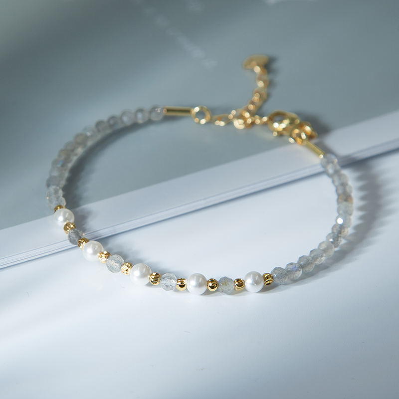 Artisans de Madagascar - Wholesale Beaded Bracelet - Gray Labradorite Bracelets Faceted Beads between 3 & 4 mm7