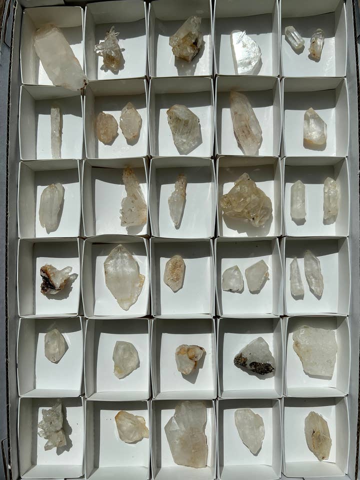 ”Rhombus Pocket” Quartz Crystal Flat D) för wholesale av Vugg life