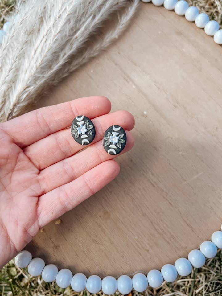 Pendientes de botón Celestial Daisy, Pendientes minimalistas de arcilla para venta al por mayor de Sunflower Blossoms Boutique