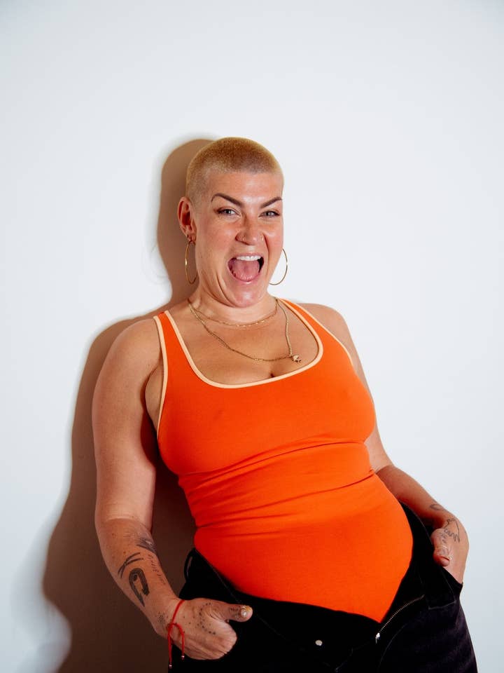 Camiseta de tirantes larga Shinni Neck en Flame/Peach Dust con ribete para venta al por mayor de Manners London